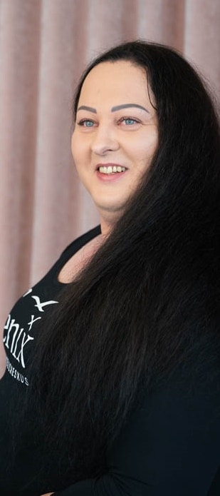 Kynsiartisti Latoya.