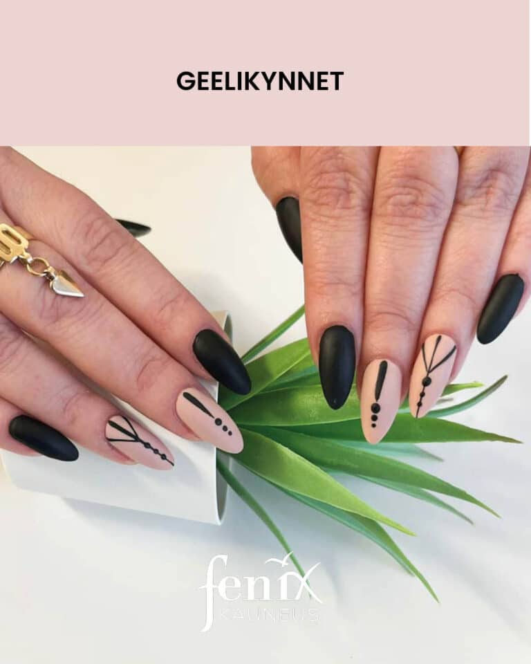 Mattapintaiset pitkat geelikynnet, joista osa on mustia, osa on nuden varisia ja nudekynsissa on mustat viivamaalaukset.