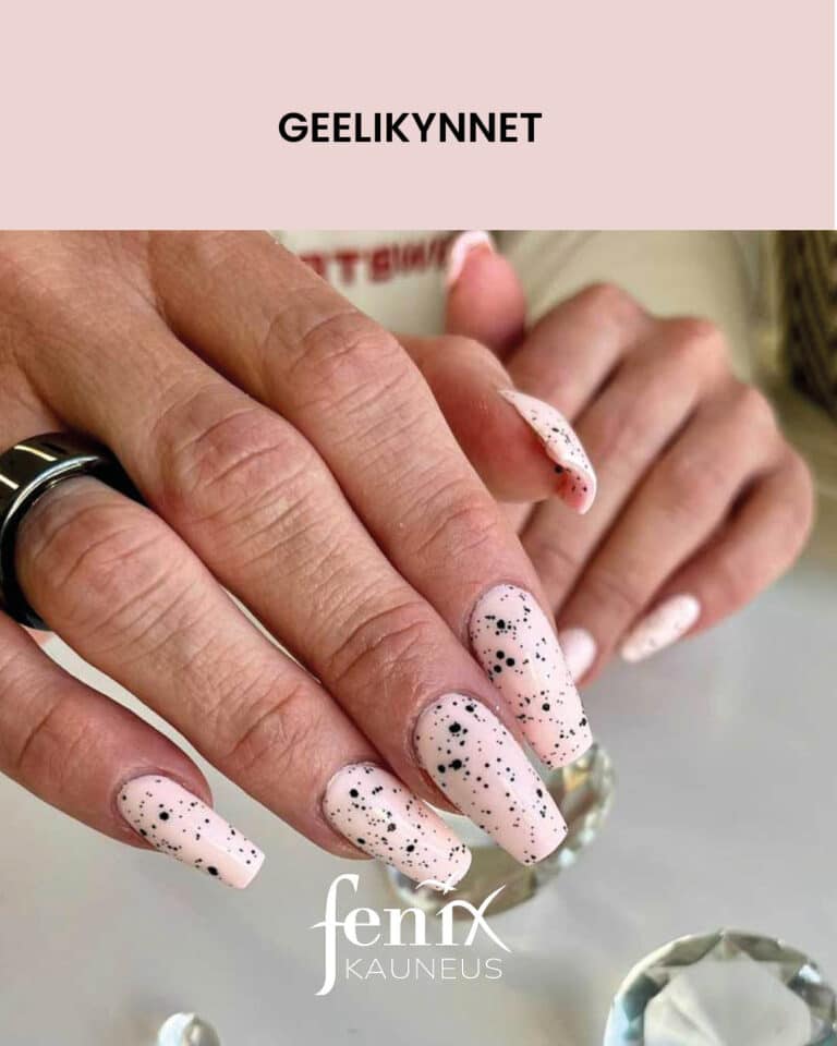 Nudenvariset pitkat rakennekynnet, joissa pieni linnunmunankuorta muistuttava musta pistekuviointi.