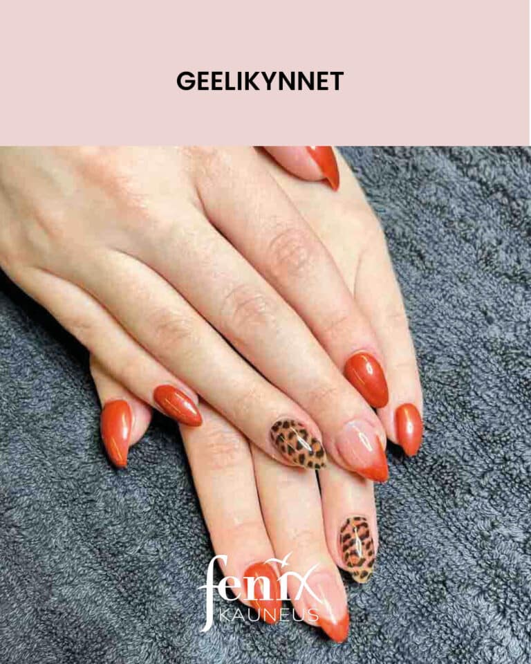 Geelikynnet oranssinruskeilla ranskalaiset kynnet leopardiprintilla.