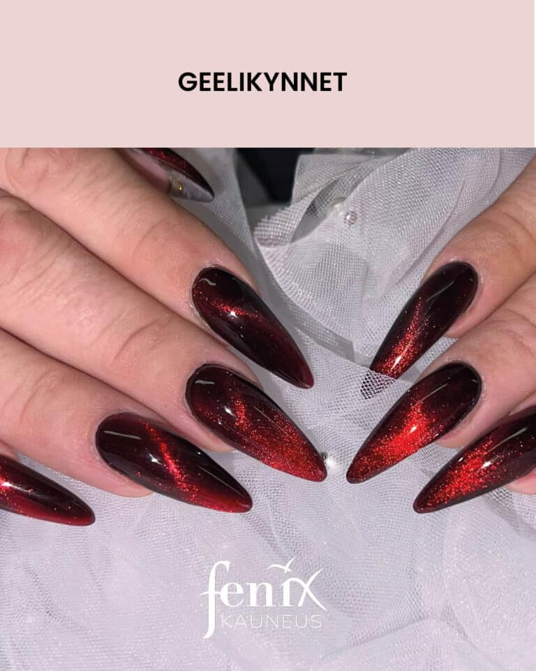 Tummapunainen cateye ptkissä geelikynsissä.