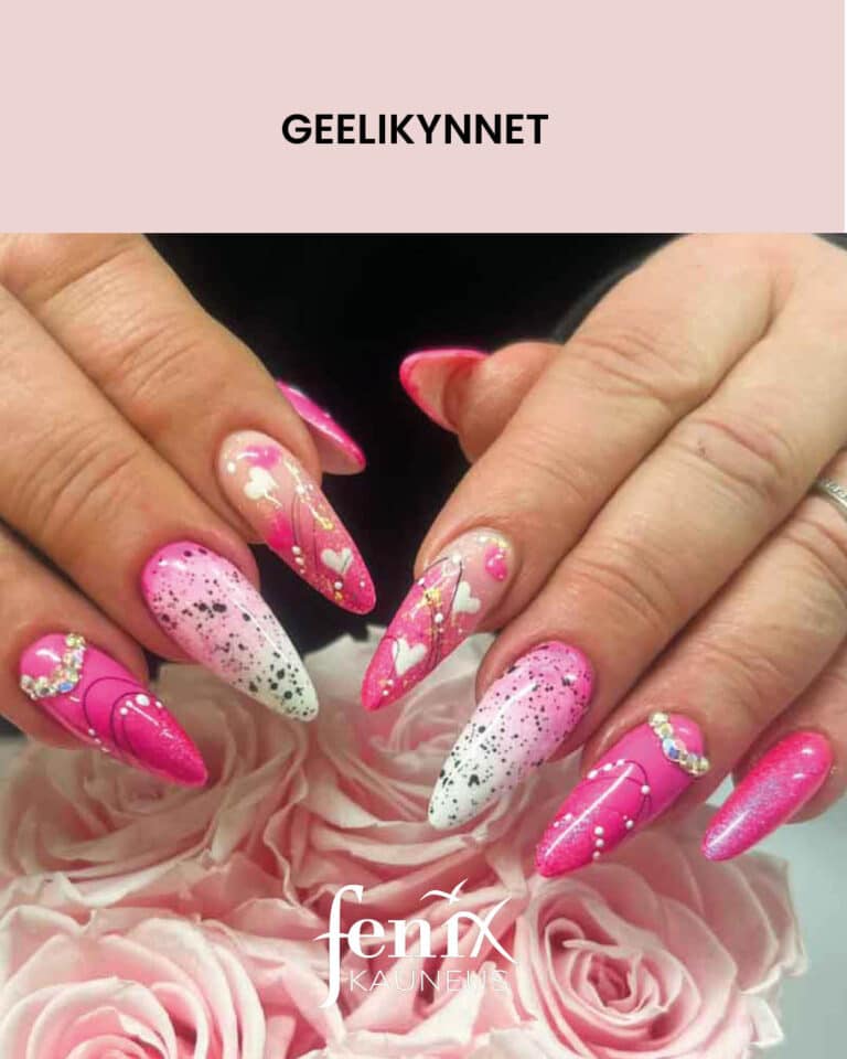 Pitkat pinkit geelikynnet, joissa maalattuna sydamia, mustia viivoja, timantteja ja paasiaismunakoristelun tyylista pilkkumaalausta.