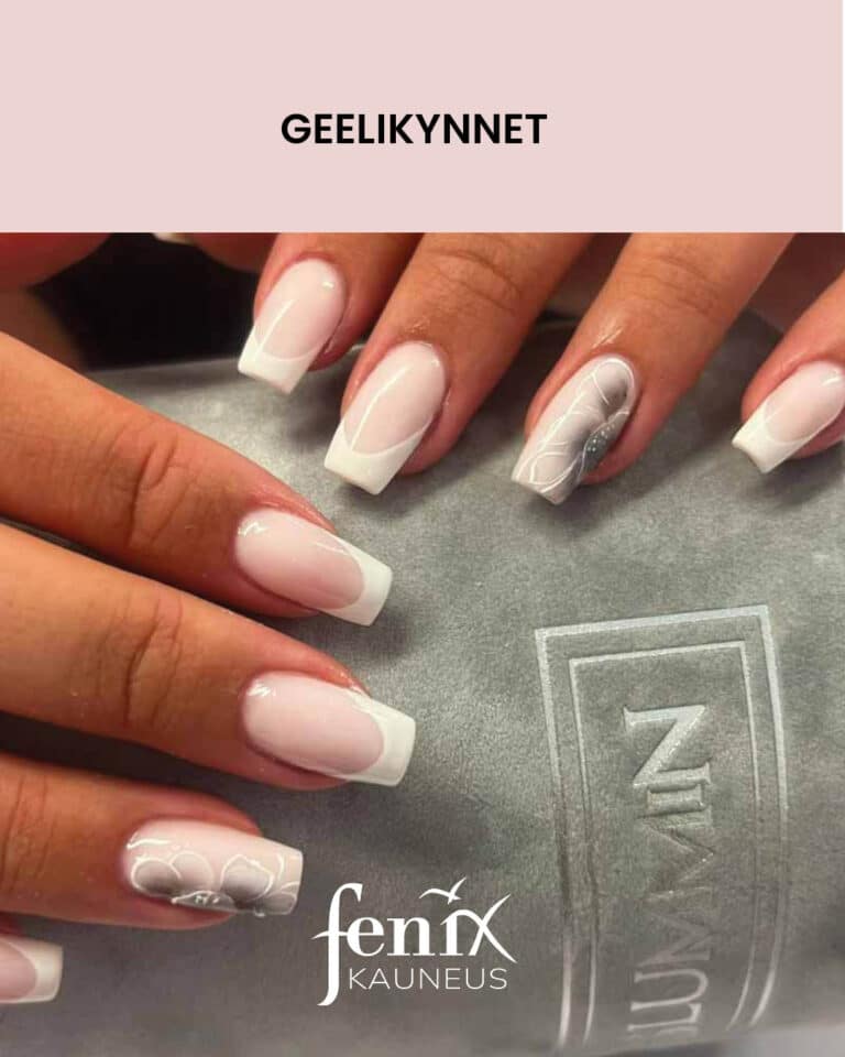 Pitkat neliokarkiset ranskalaiset rakennekynnet, joissa nimettomissa on kasinmaalatut harmaat kukat.