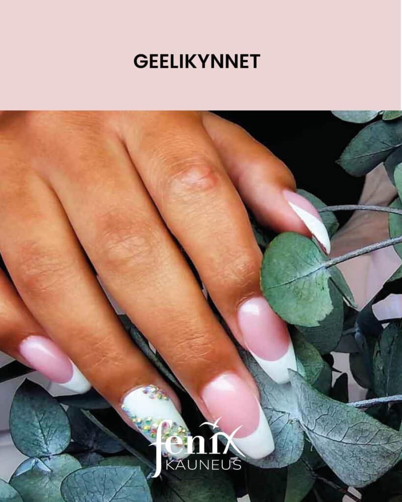 Ranskalaiset rakennekynnet, joissa nimeton on maalattu kokonaan valkoiseksi ja koristeltu timantein.