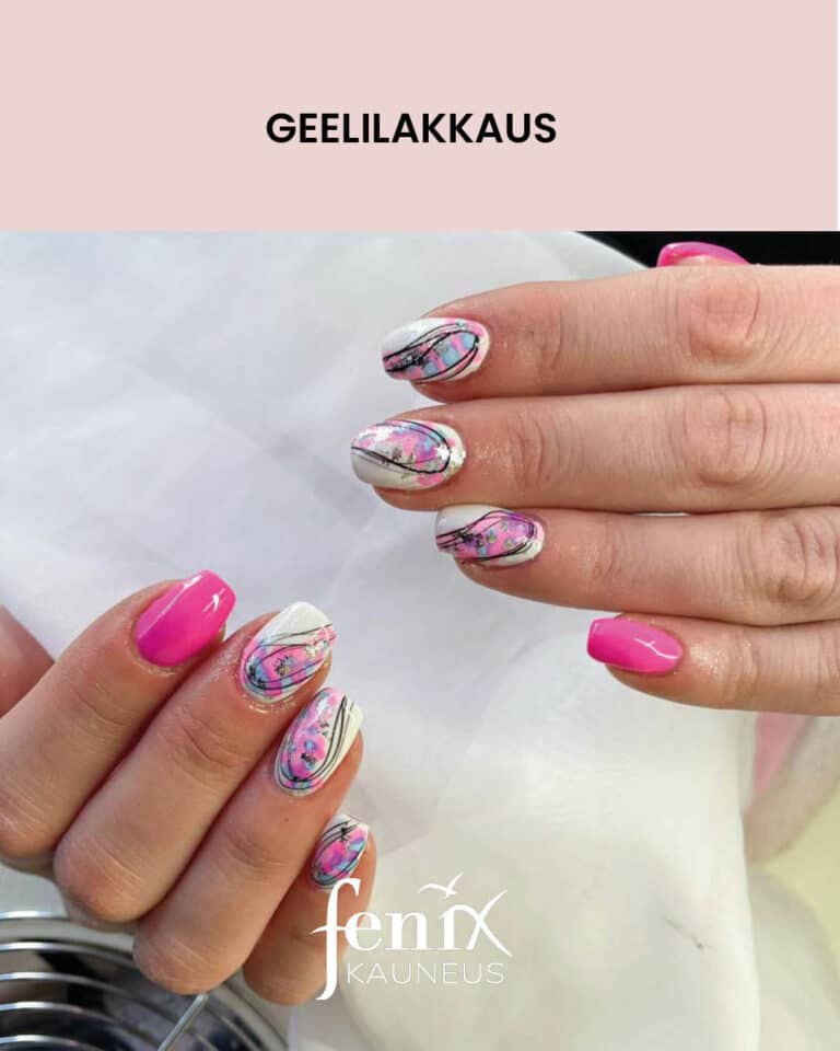 Geelilakatut sormien kynnet, joista osa kokonaan pinkkeja, osa valkosia, joihin on maalattua abstrakteja kuvioita pinkilla, sinisella, lilalla, seka mustalla.