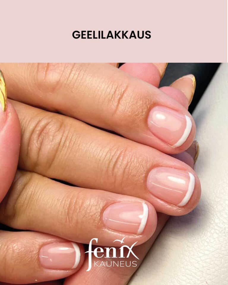 Ranskalainen geelilakkaus lyhyissa sormien kynsissa.