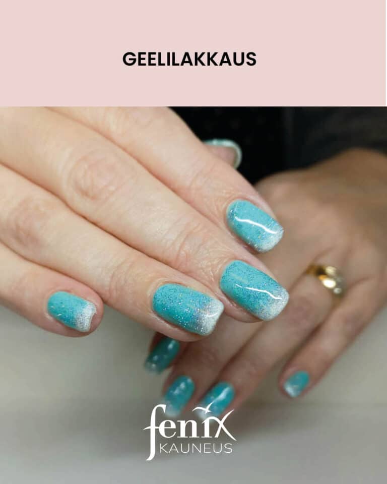 Turkoosilla glitterlakalla tehty geelilakkaus sormien kynsissa. Kynsien karjet ovat liukuvarjatty valkoisiksi.