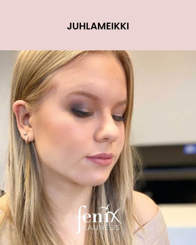 Nuoren naisen vanhojen tanssi meikki, katse luotuna alaviistoon.