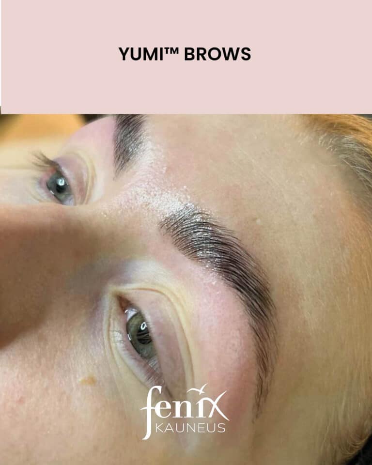 Kulmakarvat jalkeen YumiBrows kulmakarvojen laminointhoidon.