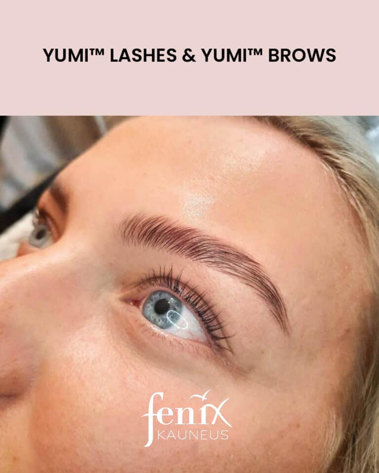 Nuoren naisen ripset ja kulmakarvat jalkeen YumiLashlift ja YumiBrows hoidon.