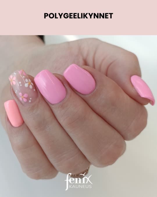 Vaaleanpunaiset polygeelikynnet pienillä kukilla.