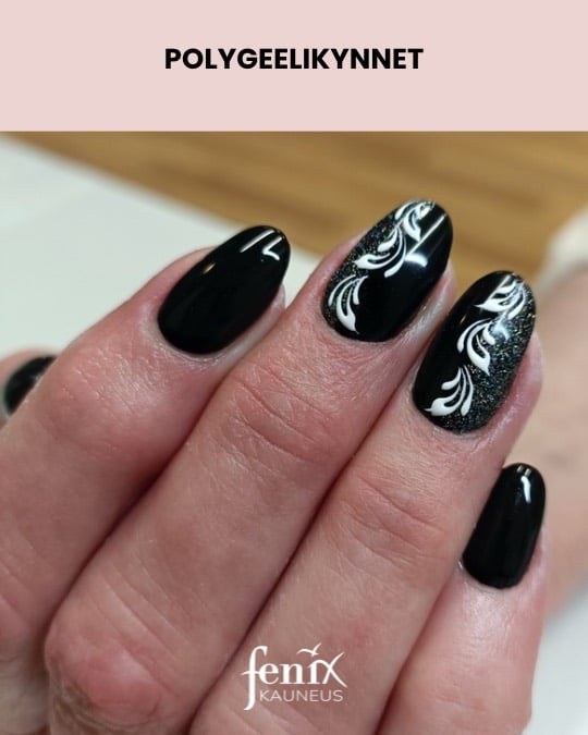 Mustat upeat rakennekynnet valkoisilla tribaalimaisilla kuvioilla.