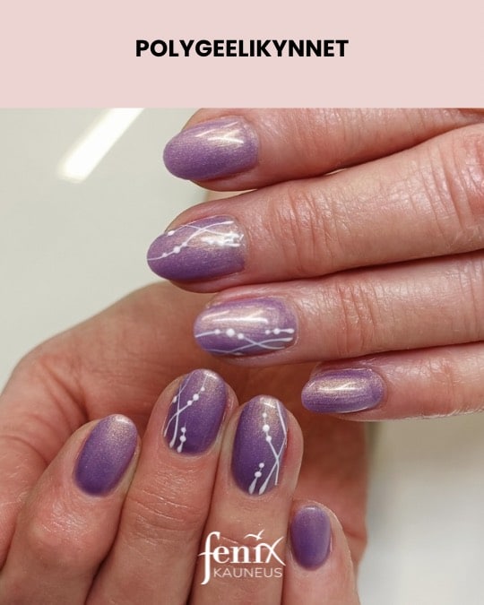 Lilat vaaleat rakennekynnet valkoisilla viiva koristeilla.