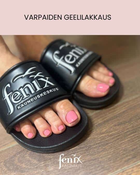 Ihana vaaleanpunainen melkein nude geelilakkaus varpaissa.