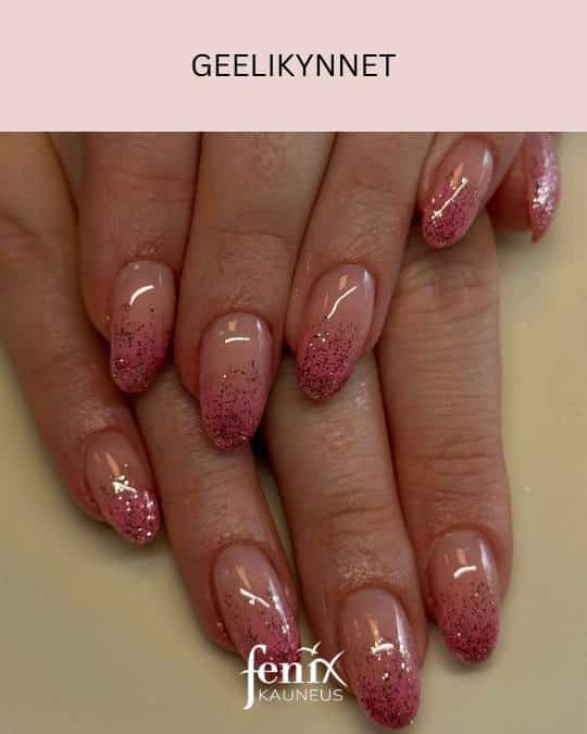 Glitter babyboomer liukuvari pinkki nude geelikynsi.