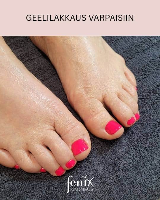 Kirkas neon pinkki lakka varpaissa geelilakkaus.